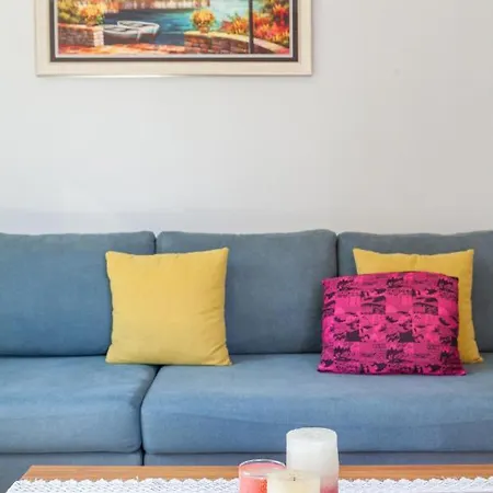 Iconic Seaside Apartment * 하니아