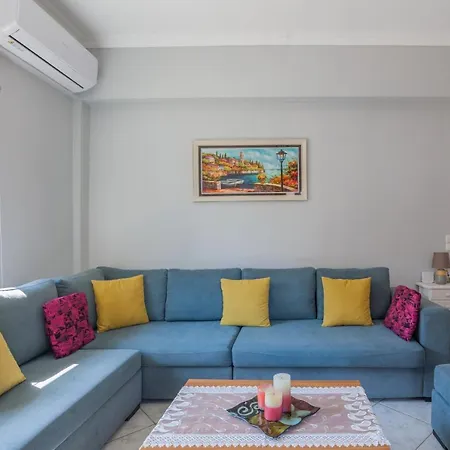 Iconic Seaside Apartment *