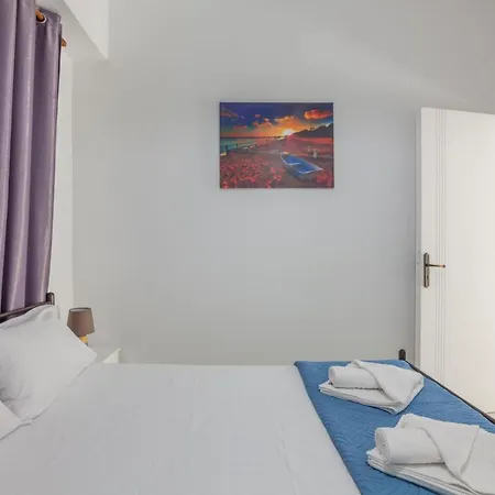 Iconic Seaside Apartment * Chania (Crete)