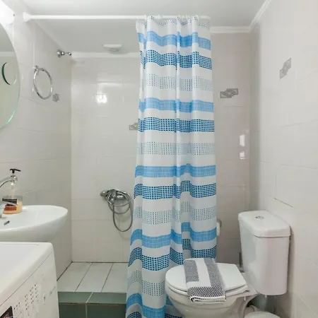 Iconic Seaside Apartment Apartament *