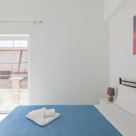 Iconic Seaside Apartment Chania (Crete)